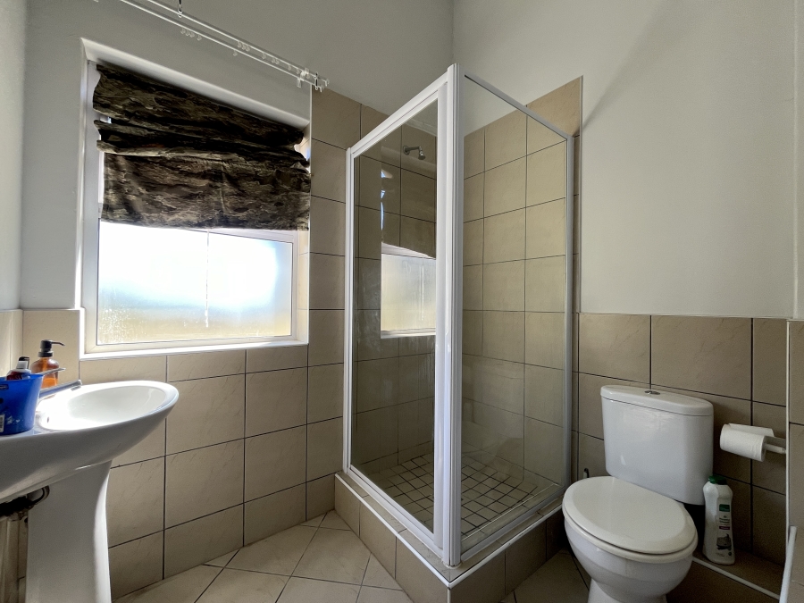 To Let 2 Bedroom Property for Rent in Buh Rein Estate Western Cape